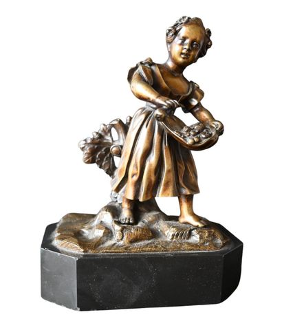 Paire de statuettes en bronze, garçon et...
