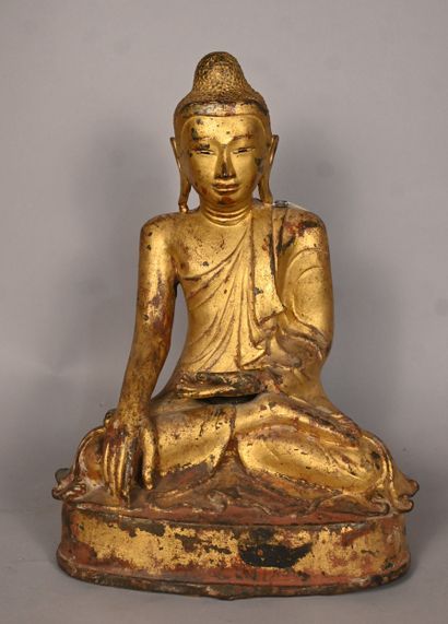 Grand Bouddha du Myanmar en bronze doré,...