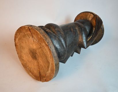 Tabouret Zombo à figure caryatide – RD Congo...
