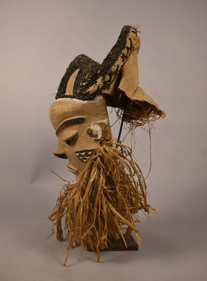 Masque Pende avec coiffe textile et barbe...