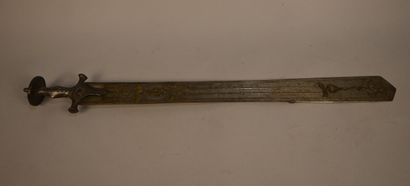 Indo-Persian sword with brass inlays - India...