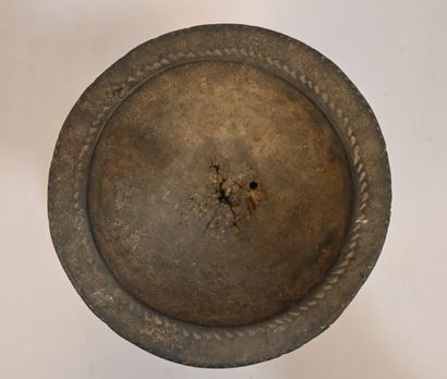 Ifa divination bowl on zoomorphic supports...