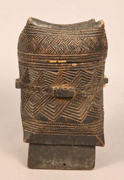 Boîte Kuba sculptée à décor géométrique –...
