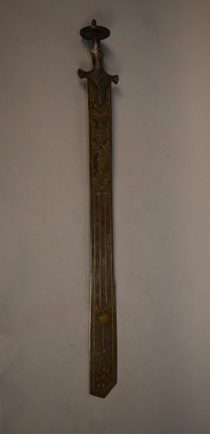Indo-Persian sword with brass inlays - India...
