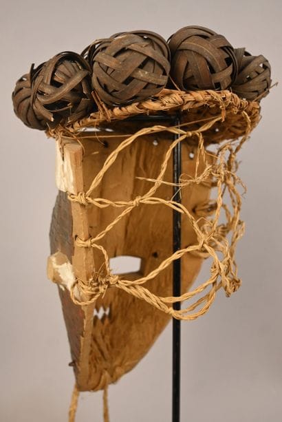 Masque Mukinka Salampasu – RD Congo – première...