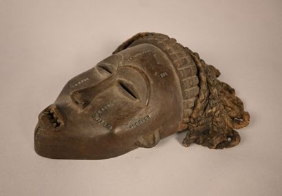 Chokwe – Angola – masque en bois avec coiffure...