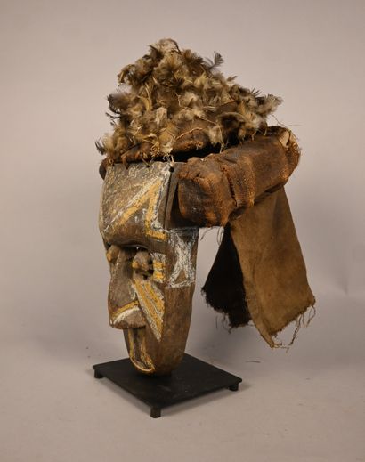Masque Kuba avec coiffure en fibres et plumes,...
