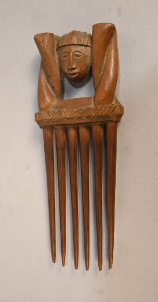 Peigne anthropomorphe à tête janiforme –...