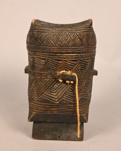 Boîte Kuba sculptée à décor géométrique –...