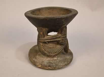 Ifa divination bowl on zoomorphic supports...