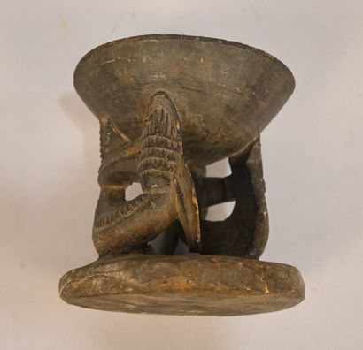 Ifa divination bowl on zoomorphic supports...