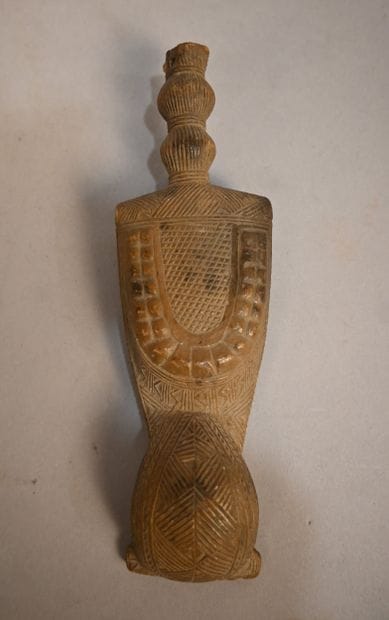 Pendentif Baoulé en forme de couteau dans...
