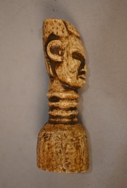 Tête masculine stylisée – Dengese, RD Congo,...