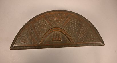 Kuba tukula box - DR Congo - early 20th century
Semicircular...
