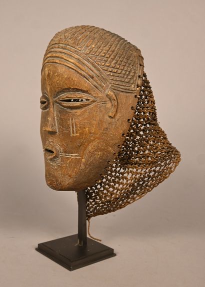 Masque féminin Chokwe « Pwo / Mwana Pwo »...