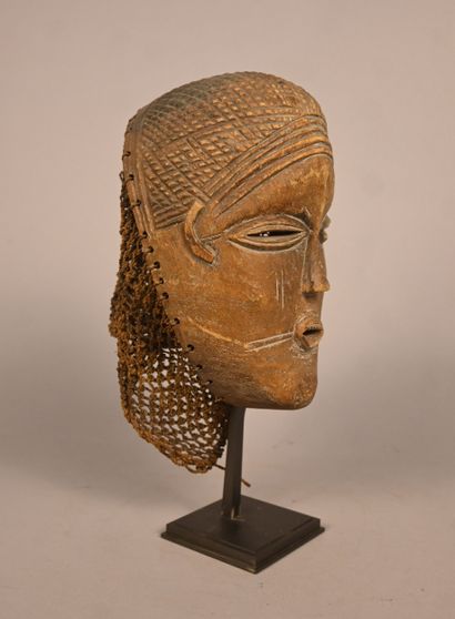 Masque féminin Chokwe « Pwo / Mwana Pwo »...