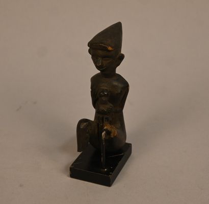 Indonésie – figure maternité sculptée – milieu...