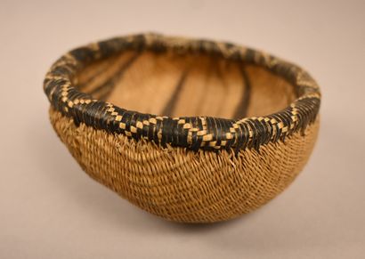 Coupe Tutsi en fibres végétales – Rwanda...