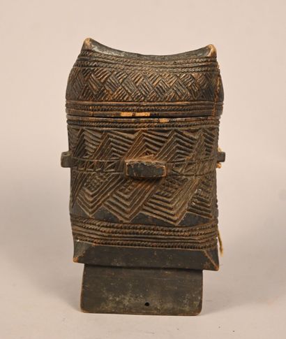 Boîte Kuba sculptée à décor géométrique –...