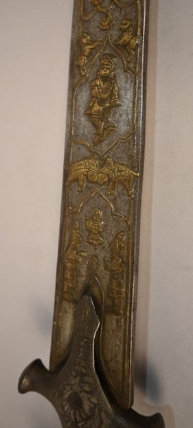 Indo-Persian sword with brass inlays - India...