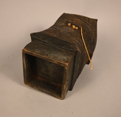 Boîte Kuba sculptée à décor géométrique –...