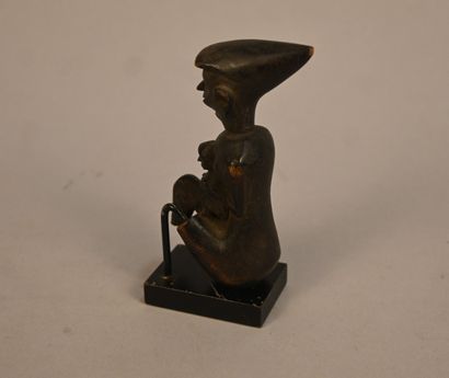 Indonésie – figure maternité sculptée – milieu...