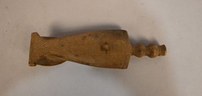 Pendentif Baoulé en forme de couteau dans...
