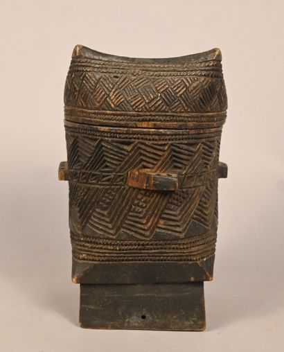 Boîte Kuba sculptée à décor géométrique –...
