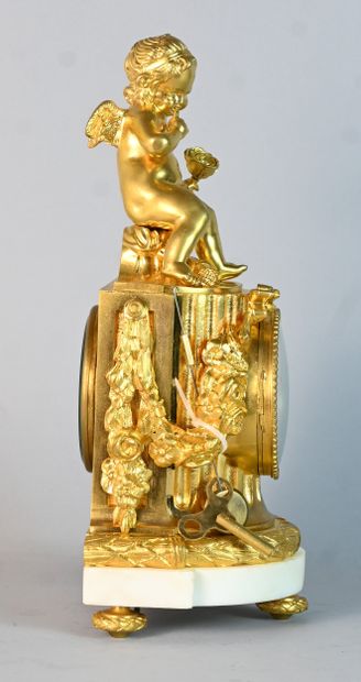 Gilt bronze clock with love design, 18th...