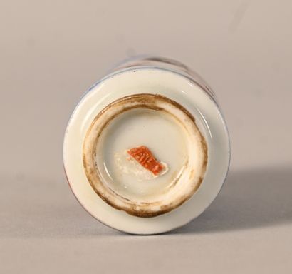 Blue and red polychrome porcelain Snuff bottle,...