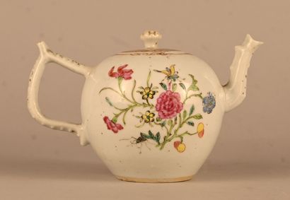 Famille Rose porcelain teapot with naturalistic...