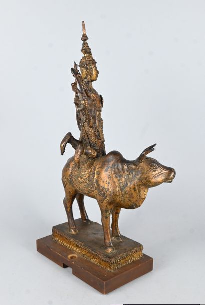 Divinité thaïlandaise en bronze doré, assise...