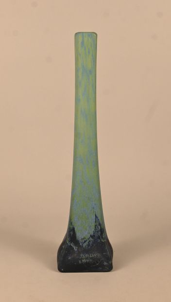 Multi-layered glass vase signed Daum Nancy,...