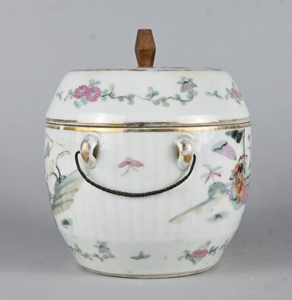 Famille Rose porcelain covered container...