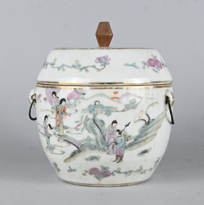 Famille Rose porcelain covered container...