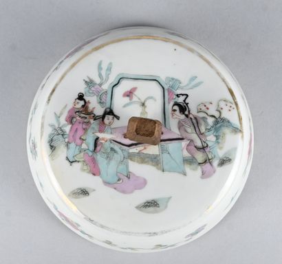 Famille Rose porcelain covered container...