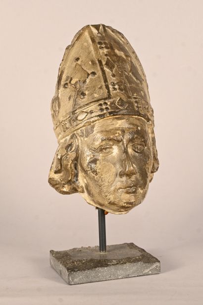 Alabaster bishop's head, 16th century
Sculpted...