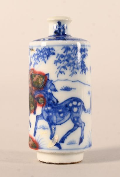 Blue and white porcelain snuff bottle decorated...
