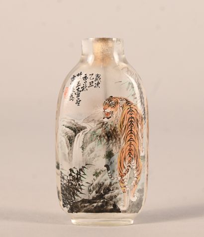 Snuff bottle in glass painted on the inside...