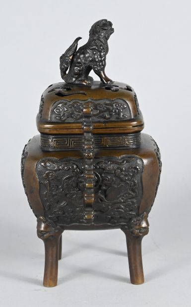 Chinese bronze incense burner, 19th century
Bronze...