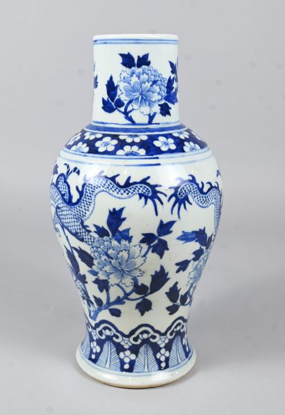 Large Chinese blue and white porcelain vase...