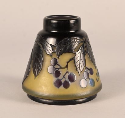 Émile Gallé – Vase en verre multicouche à...