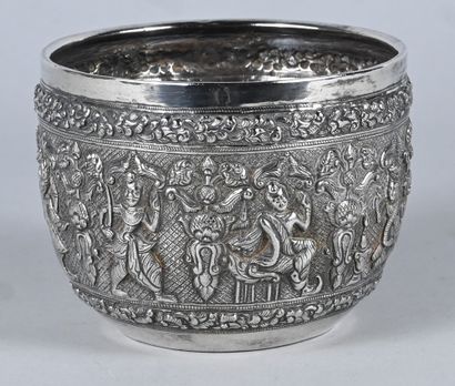 Solid repoussé silver bowl - Bali (Indonesia)...