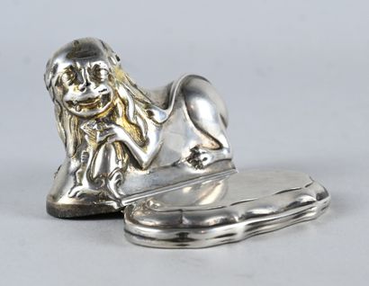 Boîte en argent massif en forme de lion,...