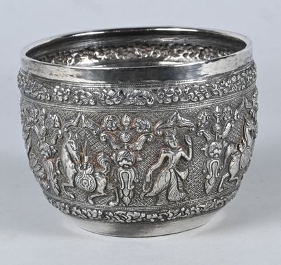 Solid repoussé silver bowl - Bali (Indonesia)...