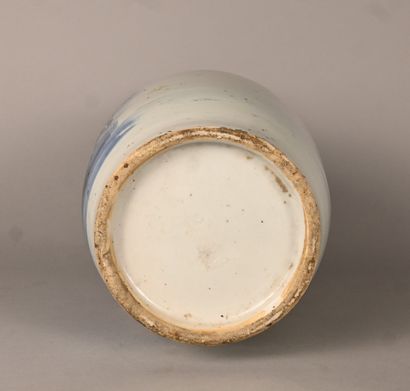 Blue and white porcelain baluster vase with...