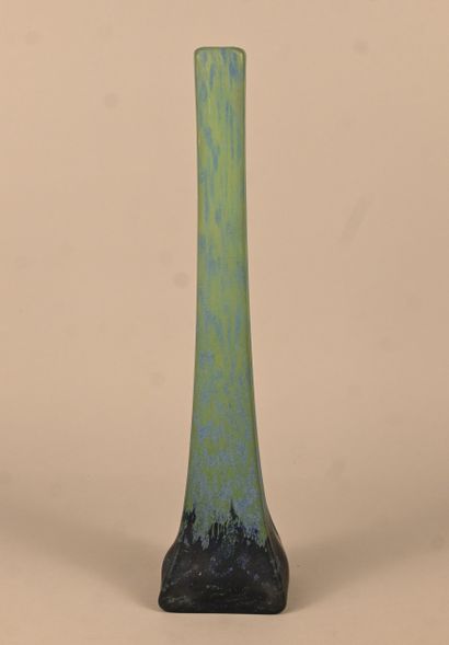 Multi-layered glass vase signed Daum Nancy,...