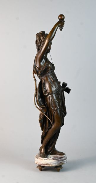 Sculpture en bronze représentant Diane chasseresse,...