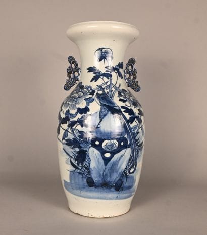 Blue and white porcelain baluster vase with...