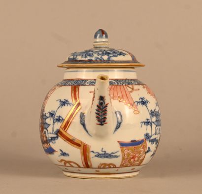 Théière chinoise en porcelaine d’exportation...